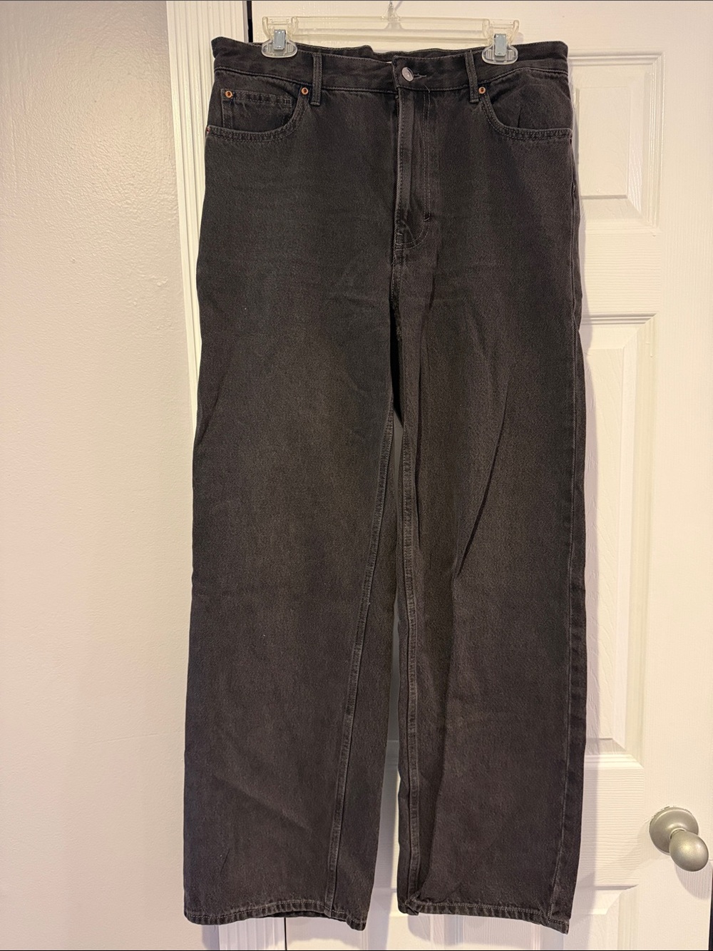 Black Straight-Leg Jeans - Classic Everyday Style